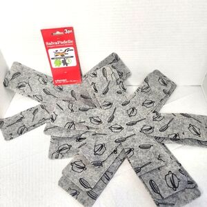 No more scratching pans! These keep your pans from touching.